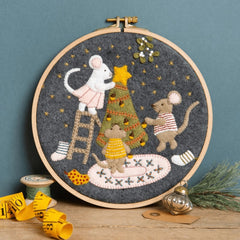 KIT FEUTRINE DIY TAMBOUR NOËL CHEZ LA FAMILLE SOURIS – CORINNE LAPIERRE