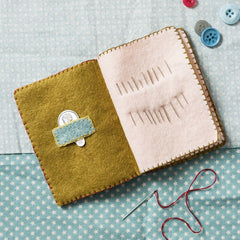KIT FEUTRINE DIY POCHETTE À AIGUILLES BRODÉE – CORINNE LAPIERRE