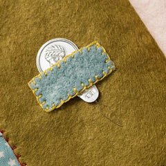 KIT FEUTRINE DIY POCHETTE À AIGUILLES BRODÉE – CORINNE LAPIERRE