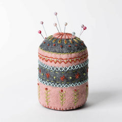 KIT FEUTRINE DIY PIQUE-ÉPINGLES BRODÉ – CORINNE LAPIERRE