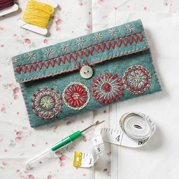 KIT FEUTRINE DIY TROUSSE DE COUTURE BRODÉE – CORINNE LAPIERRE