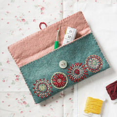KIT FEUTRINE DIY TROUSSE DE COUTURE BRODÉE – CORINNE LAPIERRE