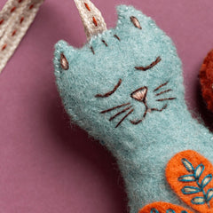 KIT FEUTRINE DIY PETIT CHAT BRODÉ FOLK – CORINNE LAPIERRE