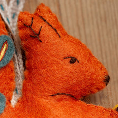 KIT FEUTRINE DIY PETIT ÉCUREUIL BRODÉ FOLK – CORINNE LAPIERRE