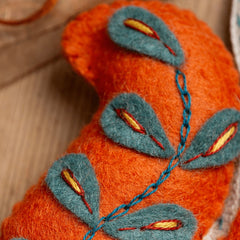 KIT FEUTRINE DIY PETIT ÉCUREUIL BRODÉ FOLK – CORINNE LAPIERRE