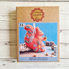 KIT FEUTRINE DIY PETIT ÉCUREUIL BRODÉ FOLK – CORINNE LAPIERRE