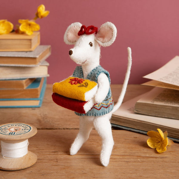 KIT FEUTRINE DIY LA PETITE SOURIS BIBLIOTHÉCAIRE – CORINNE LAPIERRE