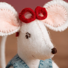 KIT FEUTRINE DIY LA PETITE SOURIS BIBLIOTHÉCAIRE – CORINNE LAPIERRE