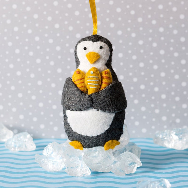 KIT FEUTRINE DIY PETIT PINGOUIN PÊCHEUR – CORINNE LAPIERRE